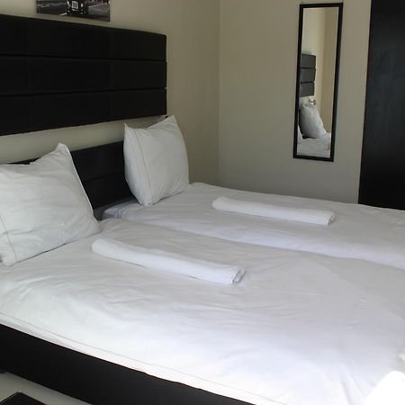 Tsumeb Guesthouse Kamho ภายนอก รูปภาพ