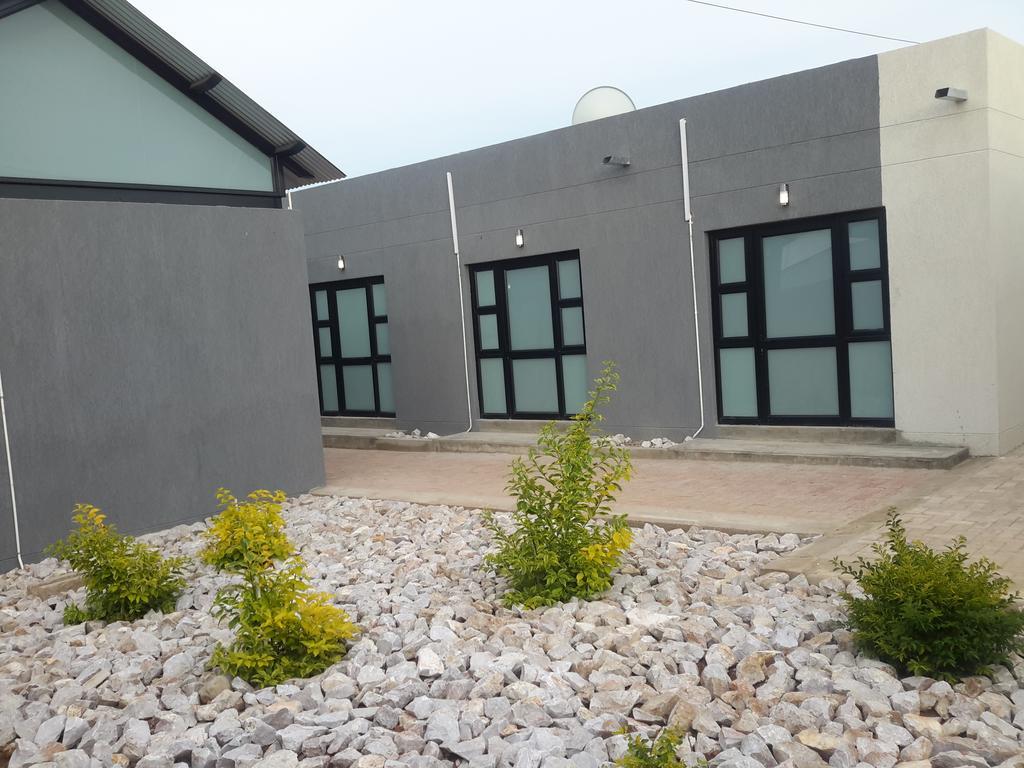 Tsumeb Guesthouse Kamho ภายนอก รูปภาพ