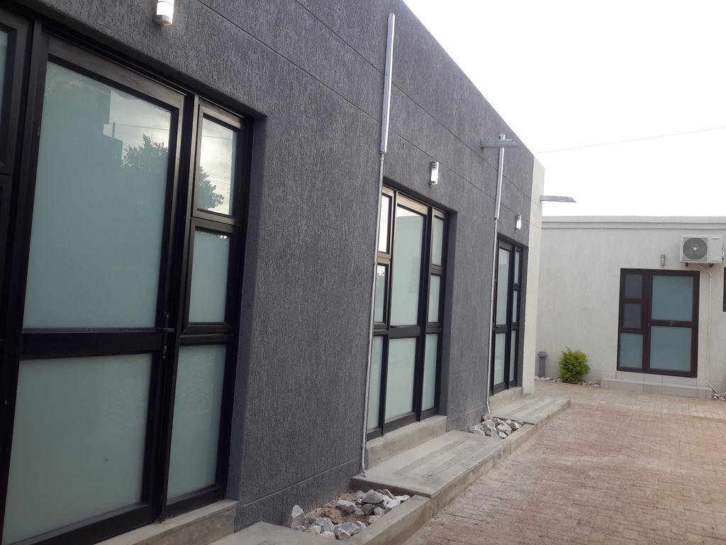 Tsumeb Guesthouse Kamho ภายนอก รูปภาพ
