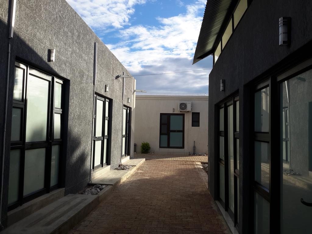 Tsumeb Guesthouse Kamho ภายนอก รูปภาพ