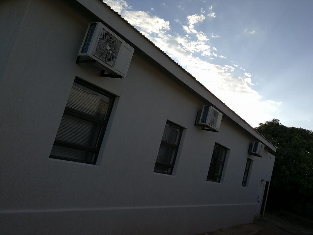 Tsumeb Guesthouse Kamho ภายนอก รูปภาพ