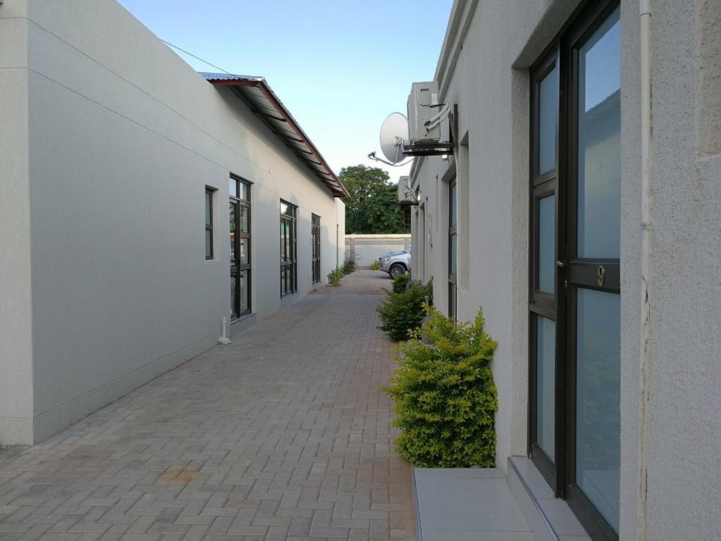 Tsumeb Guesthouse Kamho ภายนอก รูปภาพ