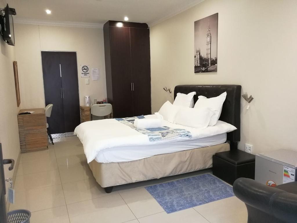 Tsumeb Guesthouse Kamho ภายนอก รูปภาพ