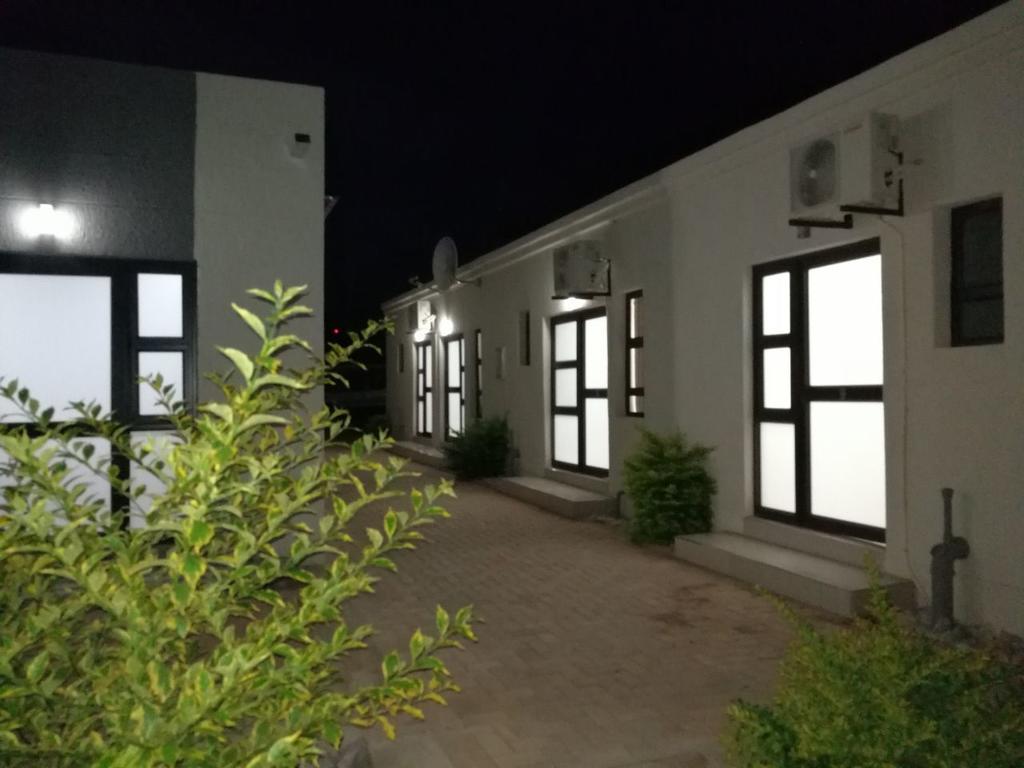 Tsumeb Guesthouse Kamho ภายนอก รูปภาพ