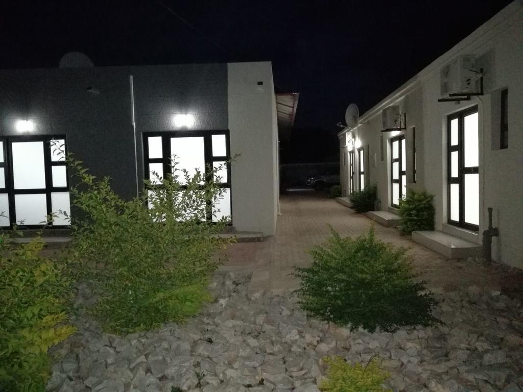 Tsumeb Guesthouse Kamho ภายนอก รูปภาพ
