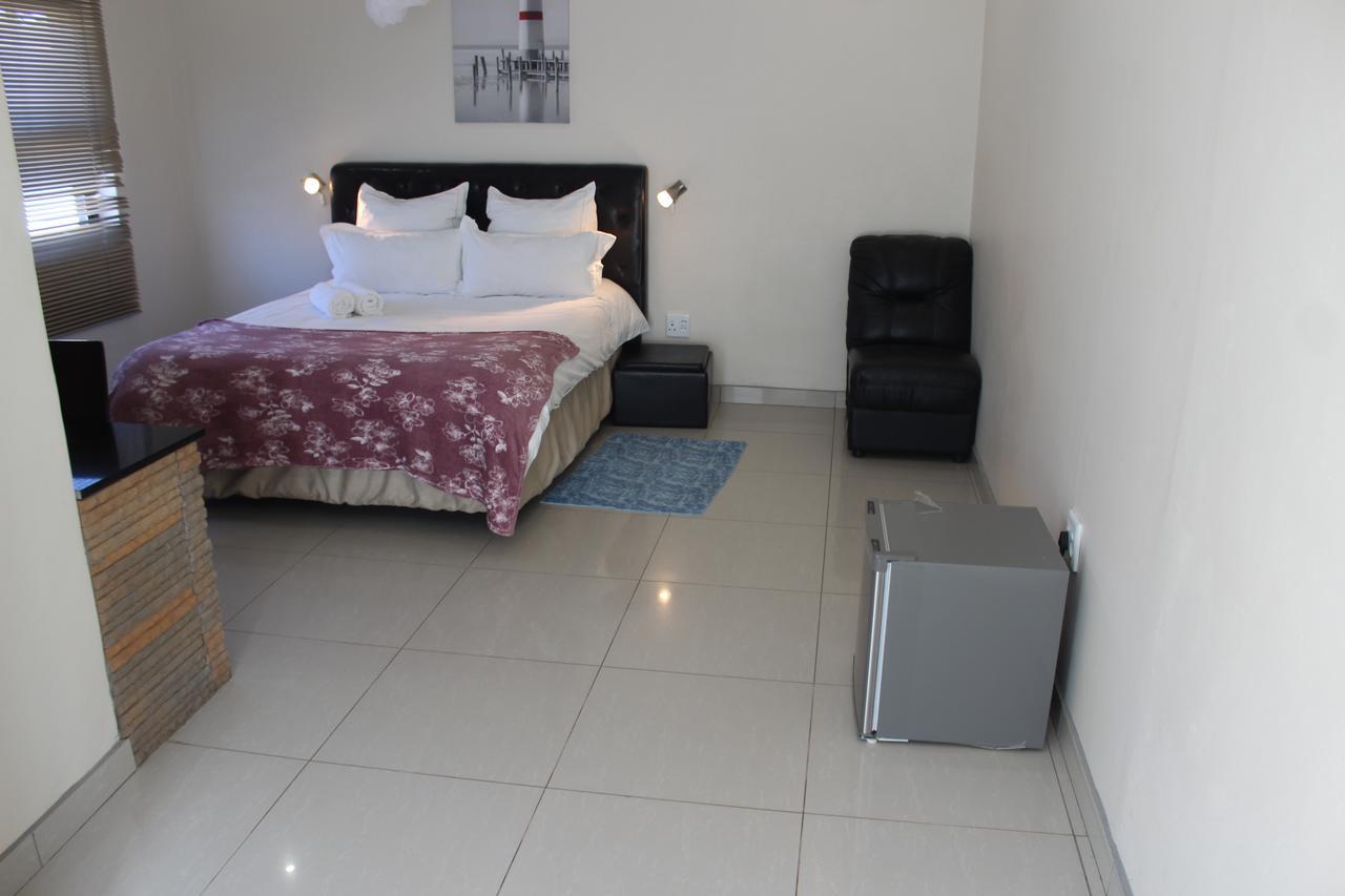 Tsumeb Guesthouse Kamho ภายนอก รูปภาพ