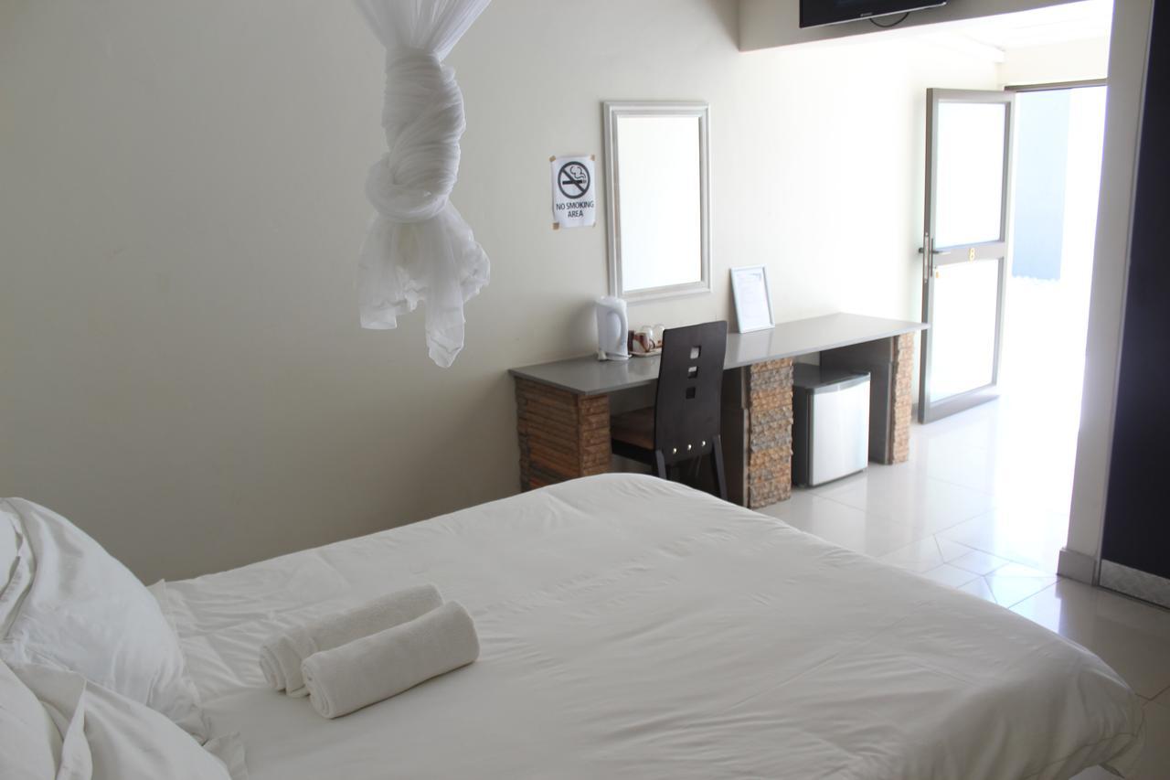 Tsumeb Guesthouse Kamho ภายนอก รูปภาพ