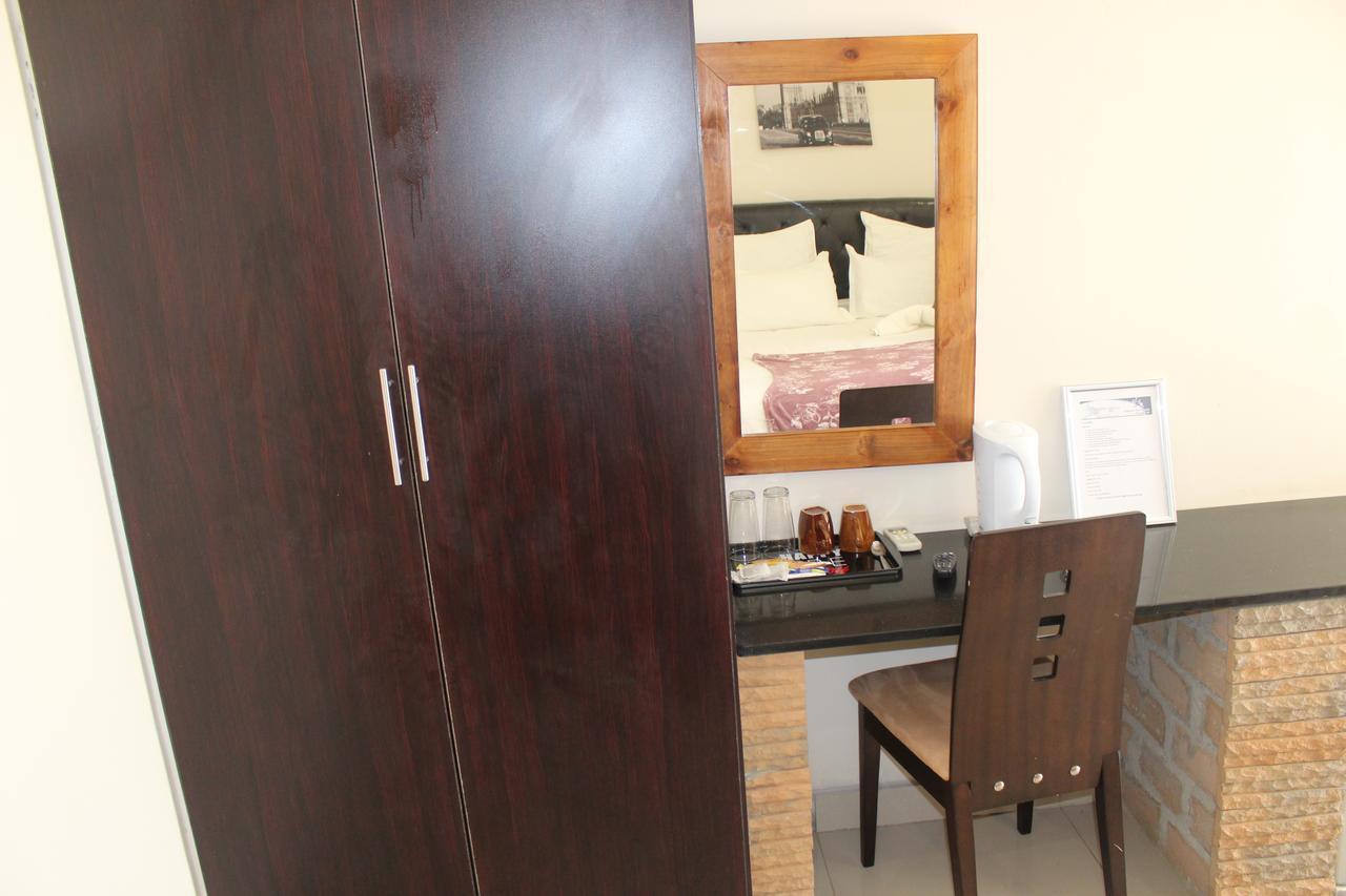 Tsumeb Guesthouse Kamho ภายนอก รูปภาพ