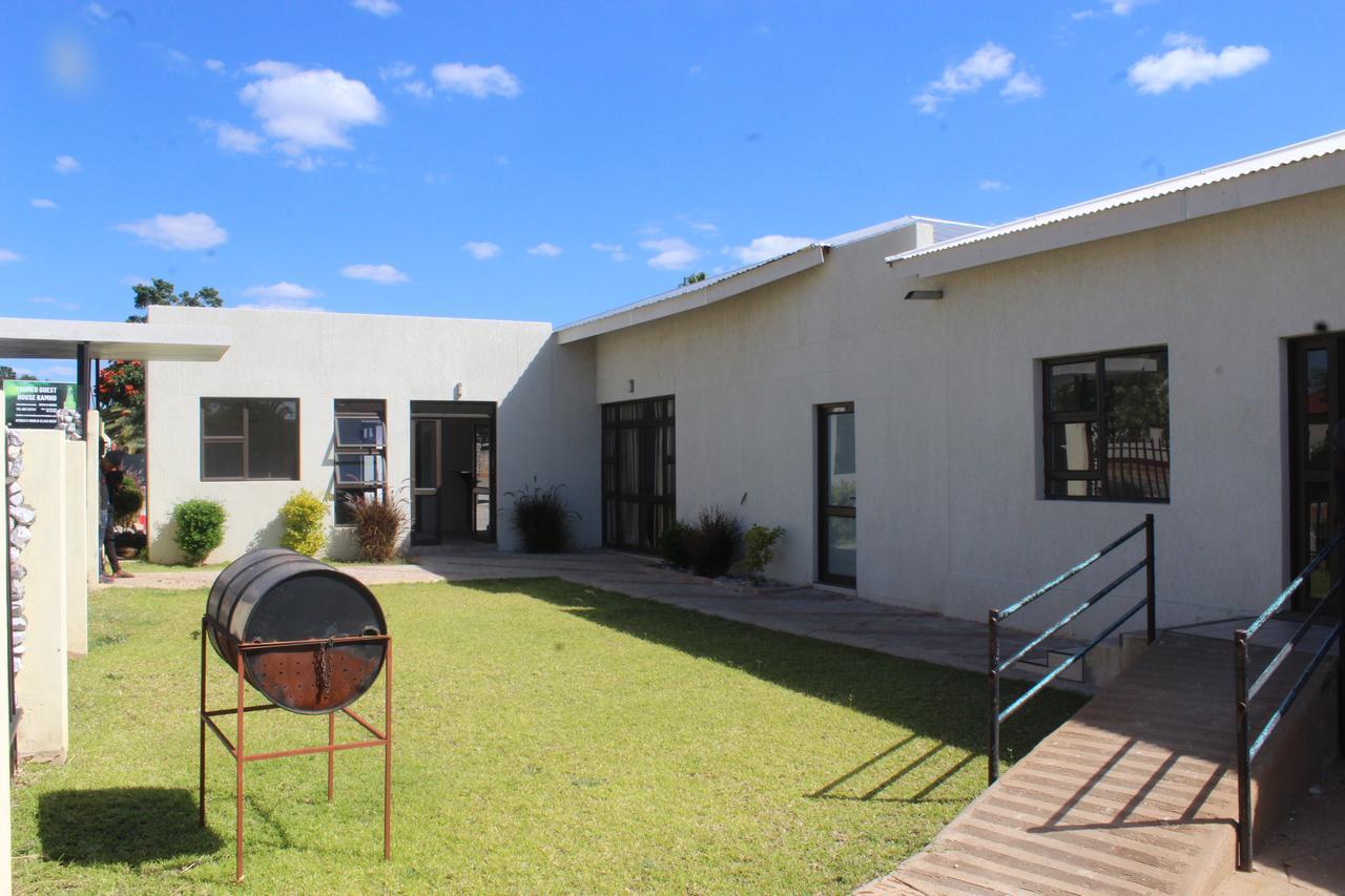 Tsumeb Guesthouse Kamho ภายนอก รูปภาพ