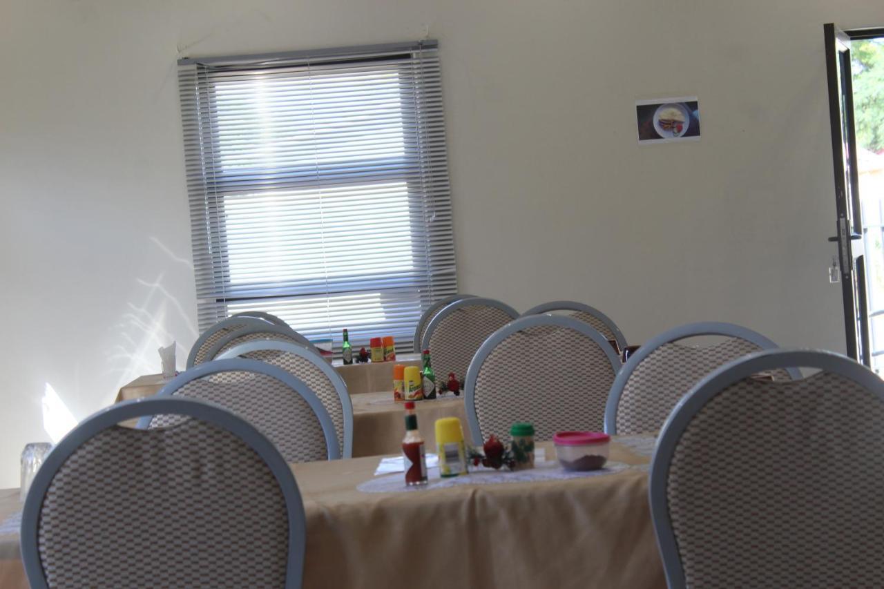 Tsumeb Guesthouse Kamho ภายนอก รูปภาพ